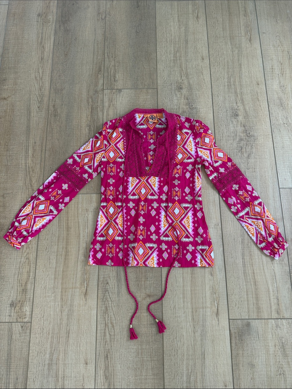 Tory Burch long sleeve tie top size 2 good condition